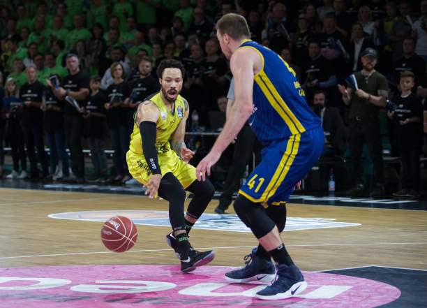 相当充裕的 相当充裕的