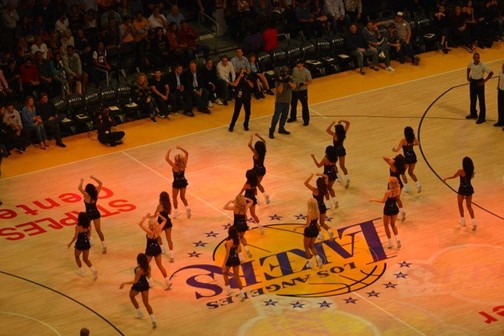 场与前锋完 场与前锋完